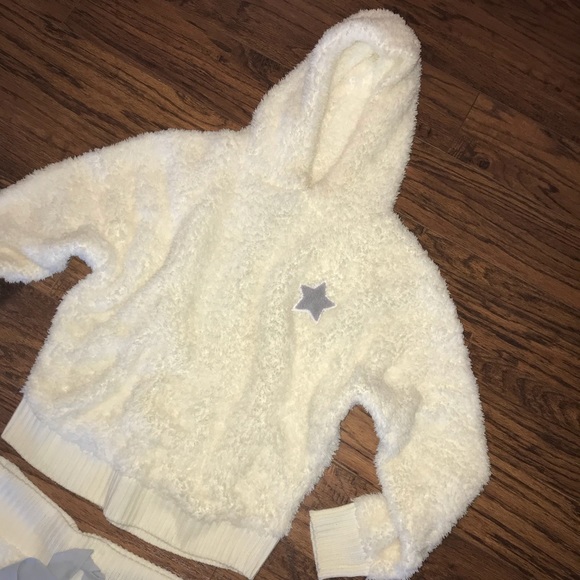 Set! Honeydew Fuzzy Lounge Sweater & Shorts Cream Small top medium bottom soft - Picture 3 of 8